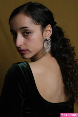 Amanda Vieira [ amanda-vieira ] - i know what you are waiting for