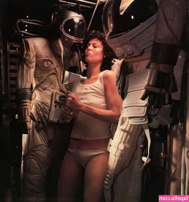  [ sigourney-weaver ] - Look how fluffy my bush is  Playing with my pussy hair and petting my