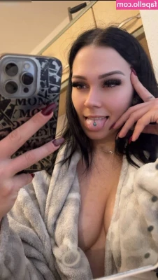 Mrs.Provokant [ mrs-provokant ] - Good morning with peach + feet gif <3