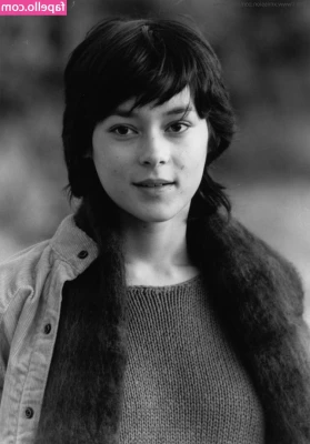 Meg Tilly [ meg-tilly ] - HUGE shiny tits! 😲 Imagine that white bra close to your face! This