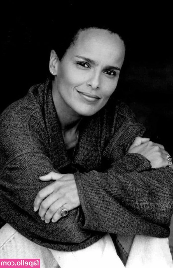Shari Lynn Belafonte [ shari-lynn-belafonte ] - No undie kinda day  Wanna see a view from behind  Dm me