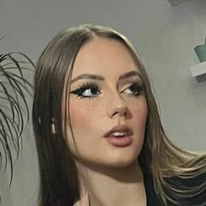 Lia Paris