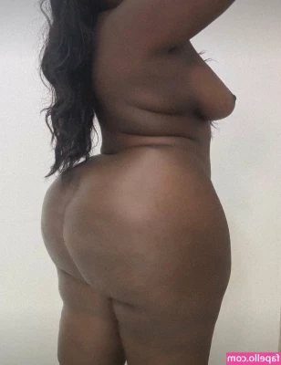 thatbootythox - Me just naked showing it all