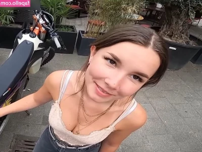 joysemmi - Weekly in dms! Oiling my ass. Who wants to see?