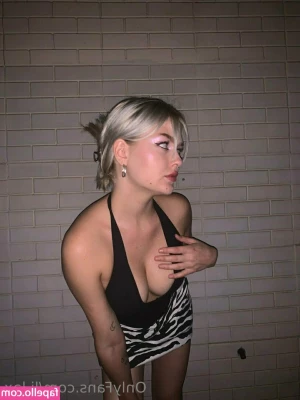 lilaxshy - I’m 9’months Pregnant 🤰🏽 and horny would you still Fuk me