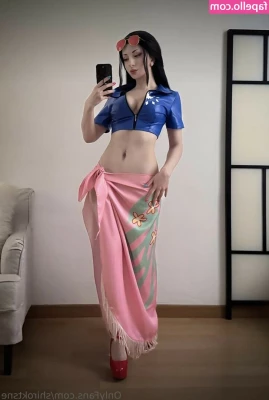 Shiro Kitsune [ shiro-kitsune-20 ] - Laying Sensual Smoking Hot Smoking Fetish  Clip Contains  smoking 