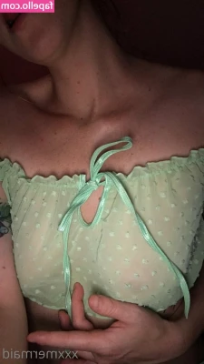  [ xxxmermaid ] - Mi hermoso   y gran toto   y yo te deseamos  un rico   día  