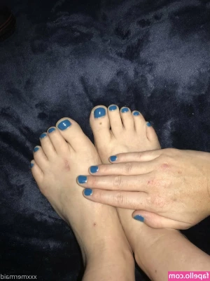  [ xxxmermaid ] - Get on your knees and lick it up