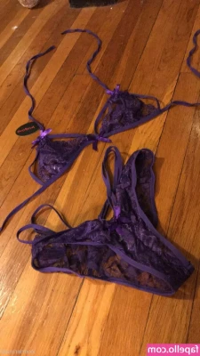  [ xxxmermaid ] - Would you like it if I was sucking on your cock and spitting on my
