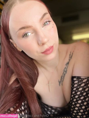 thetrinitybankz [ thetrinitybankz-3 ] - Little gym bunny   is ready for a lift