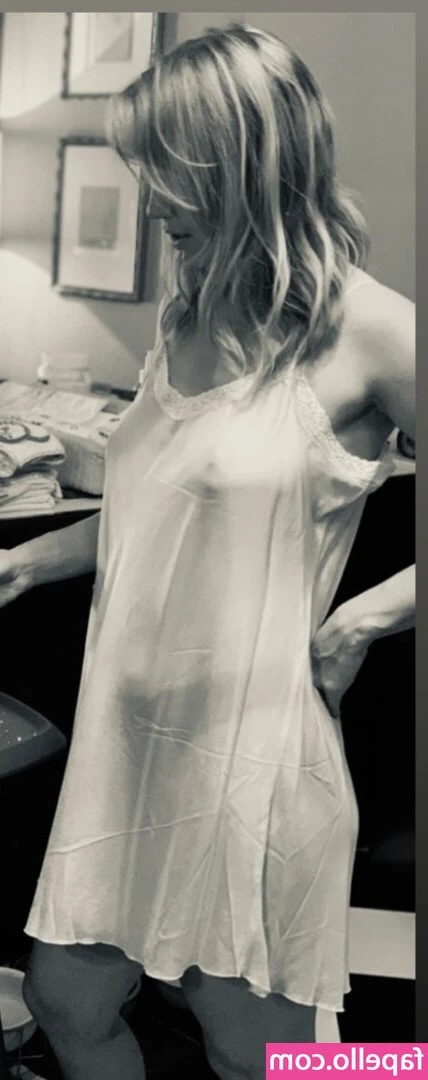 Kelli Garner [ kelli-garner ] - Ooooo what s this    Def not something lewd   NOT at ALL