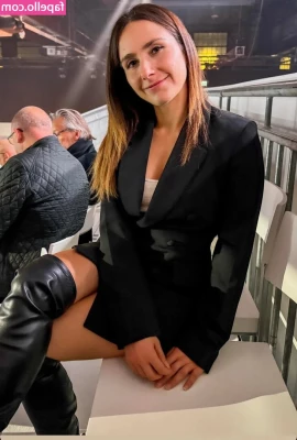 Lisa Yasmin [ lisa-yasmin-1 ] - Saturday is here  Time to play