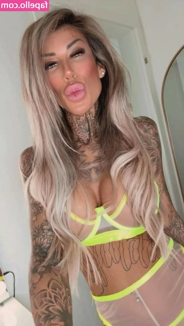Jacky Inked [ jacky-inked ] - This Hufflepuff is feeling sexy