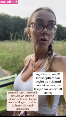 Sexy Julia [ sexy-julia ] - Wenn im Hause Friede waltet  drin die züchtige Herrin schaltet  Treu