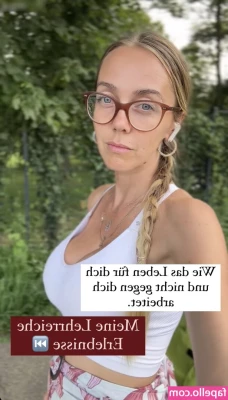 Sexy Julia [ sexy-julia ] - Feeling naughty in this cute outfit