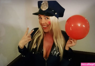 Sexy Julia [ sexy-julia ] - This is how your blind date starts ! I am your sexy date, I arrive