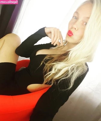 Sexy Julia [ sexy-julia ] - Fun with the whip