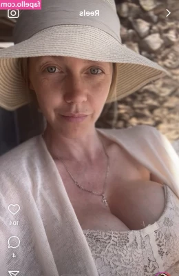 Sexy Julia [ sexy-julia ] - Surgery was a success!  Want to see my new boobs? Leave a tip and
