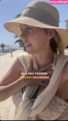 Sexy Julia [ sexy-julia ] - Message me to see me without the white booty shorts