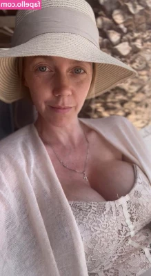 Sexy Julia [ sexy-julia ] - create content and show my boring life