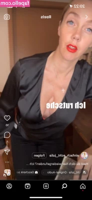 Sexy Julia [ sexy-julia ] - Immaculate shower head