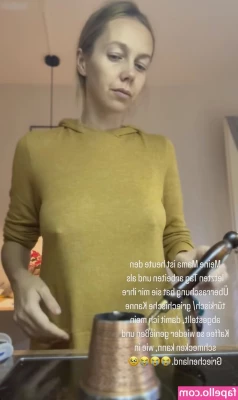 Sexy Julia [ sexy-julia ] - Which would you rather see from me
