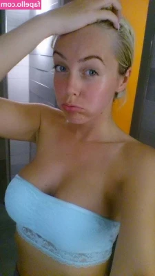 Sexy Julia [ sexy-julia ] - Where do you wish my tongue was?
