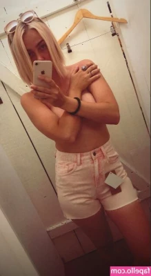 Sexy Julia [ sexy-julia ] - Who wants my ass sat on their face