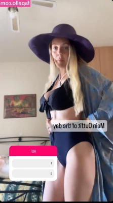 Sexy Julia [ sexy-julia ] - my cock pressed tightly against my tiny shorts