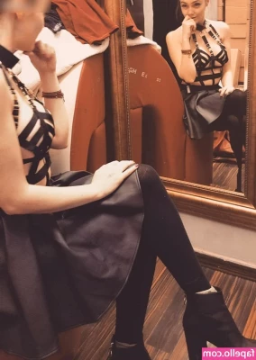 Sexy Julia [ sexy-julia ] - Are you up for some adventure with me baby? 😏😈👅💦