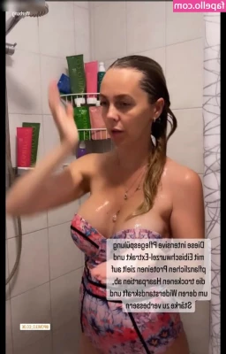 Sexy Julia [ sexy-julia ] - You come home and see me like this Wyd Scroll