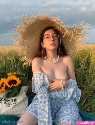 alice_thaler [ alice-thaler ] - Do these nipples look suckable to you Daddy?