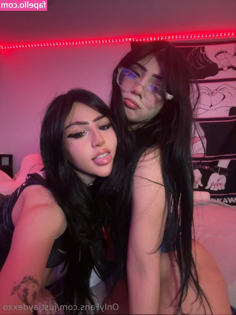  [ justjaydexxo ] - Is it hot in here or is it just you?