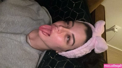 elenaberlato - Butthole for some buttholes 😅❤️