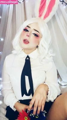 Sophia Sugarz [ sophia-sugarz ] - Me encanta que me des en esta posición por mi culo llenándome de
