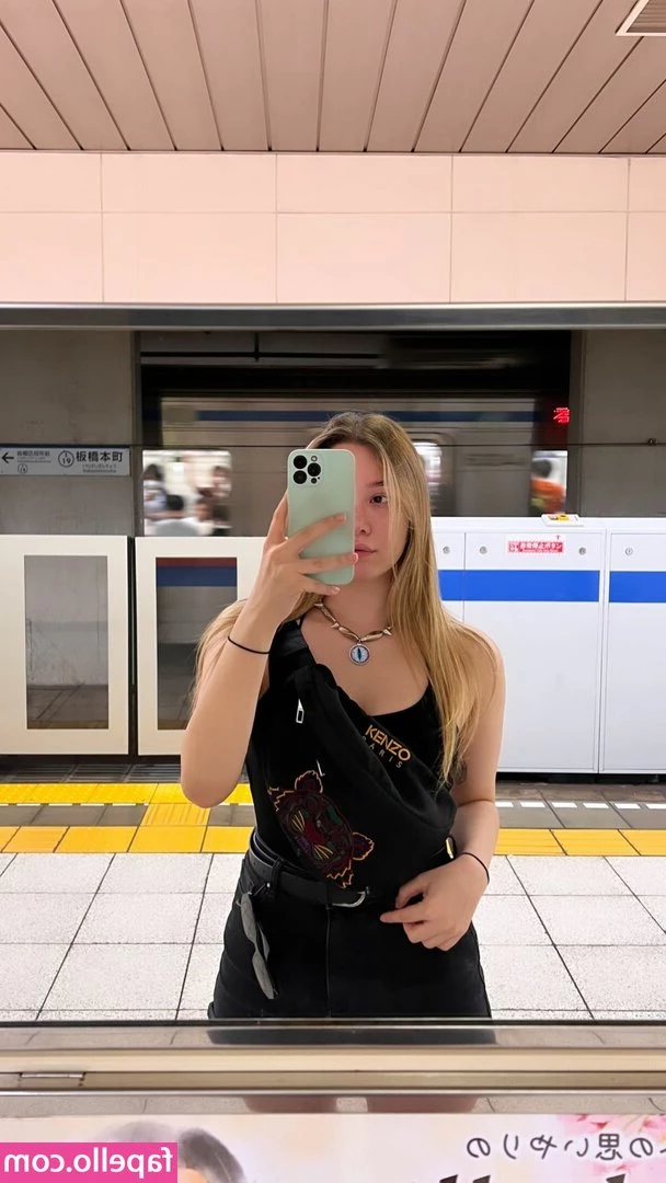 miafitz - footfetishnation  paintedtoes  footgoddess