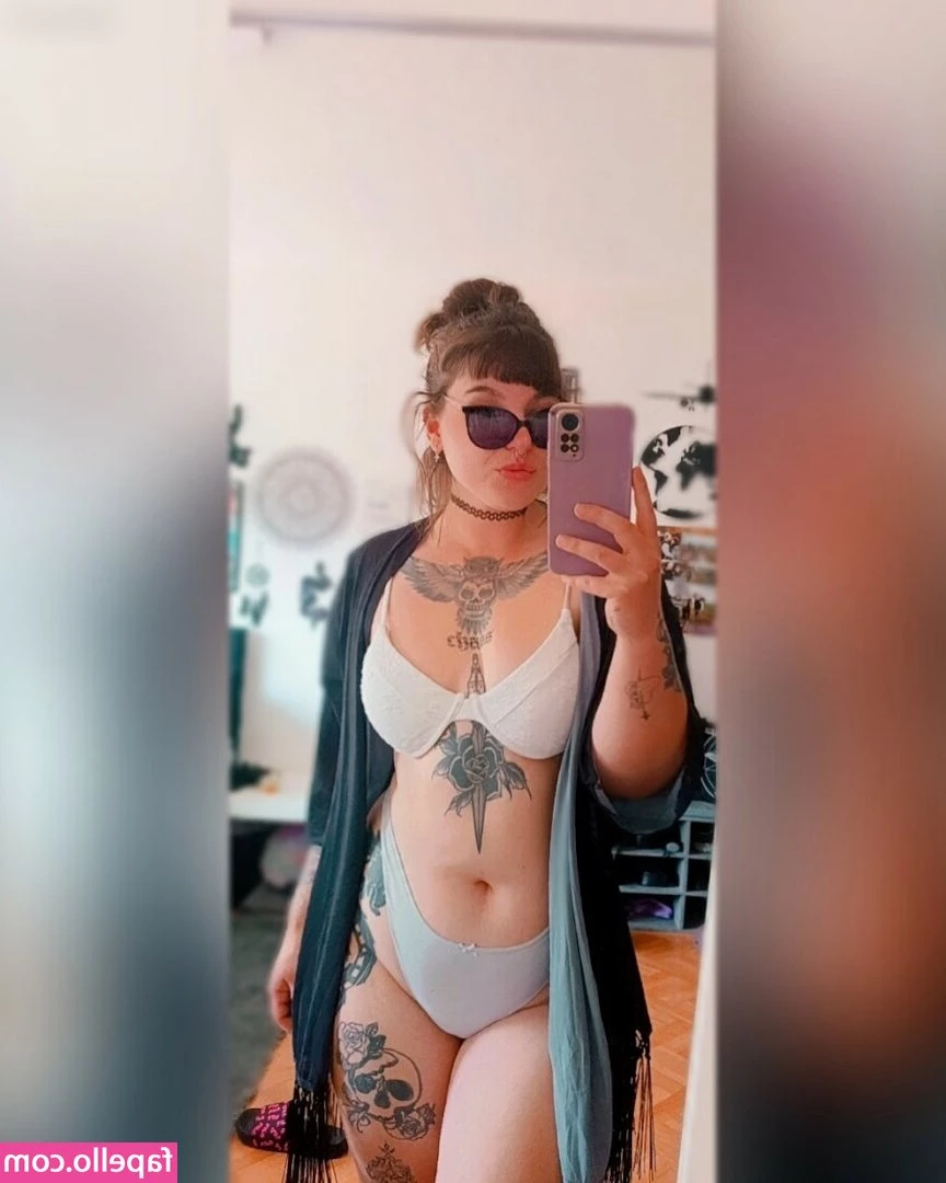 xlenaa_official [ xlenaa-official ] - Always tanning