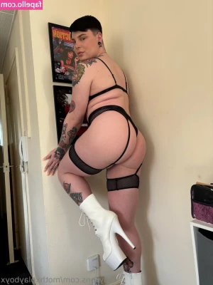 mothxplayboyx - My pussy is sooo sore