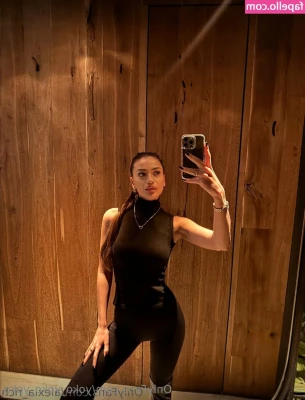 yoko_yoko_yoko [ yoko-yoko-yoko ] - Who wants to put their lightsaber inside me?🥺