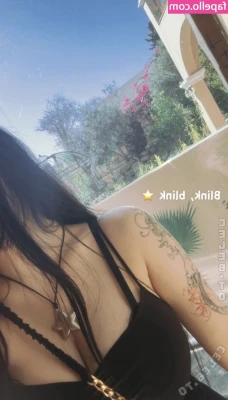 Shini Waifu [ shini-waifu-1 ] - kickin it bored af 🙄