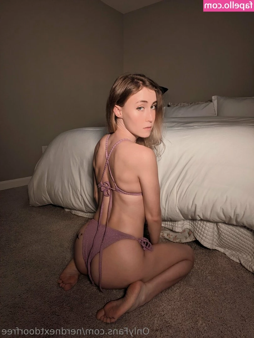 nerdnextdoorfree - 💦How do you like my outfit tonight? My sexy stockings look so hot