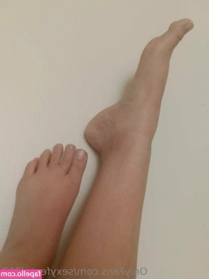 sexyfeetaf213 - I hate taking showers alone can you join me