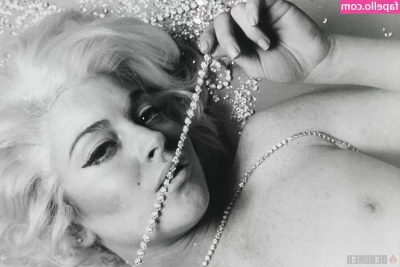 lindsaylohan - I need someone to use me in this