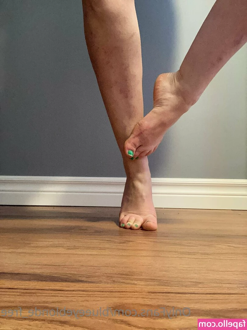 blueeyeblonde_free [ blueeyeblonde-free ] - Happy Frisky Friday from your favorite slut  Did this video get you