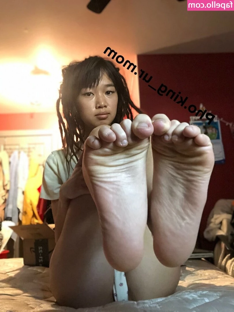 [ pho-king-ur-mom ] - I was working on my twerking today