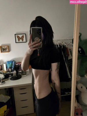 weeniestwee - Need a real worshipper for this divine body!