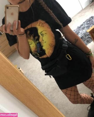 Erin Boothby [ erin-boothby ] - WANT THEM OFF  You no what to do