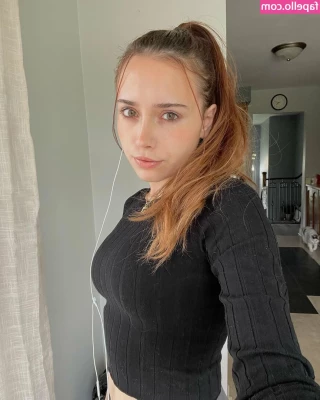 Claudzmo - Rub my clit beneath the water and make me beg for more
