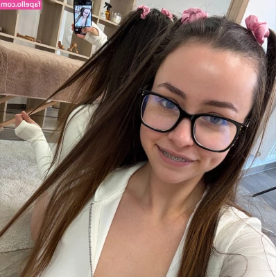 Zoe Hopfer [ zoe-hopfer ] - What do you want to do with my ass?😈