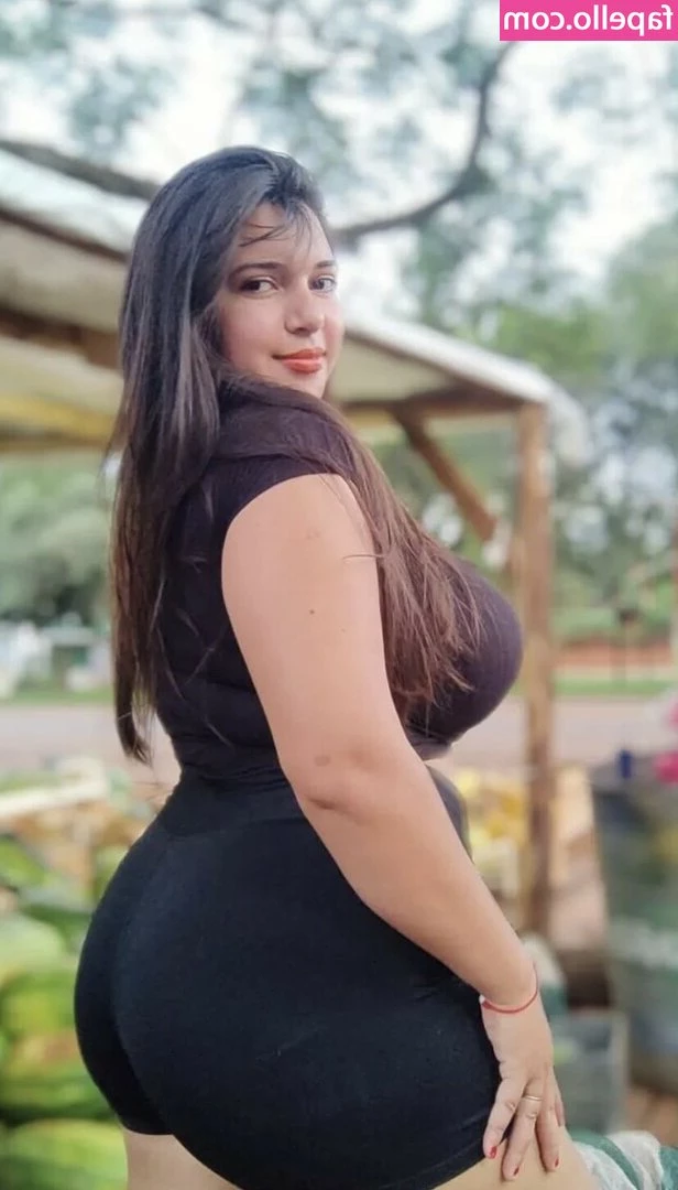 Camila Soledad Molas [ camila-soledad-molas ] - Nadie que me quiera chupar los pies